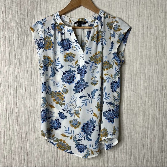 41 Hawthorn Morey Split Neck Short Sleeve Blouse in Off-white Blue Floral XS - Picture 2 of 10
